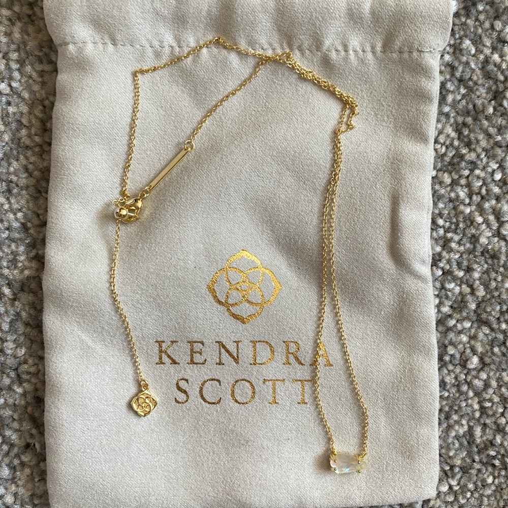 Kendra Scott necklace